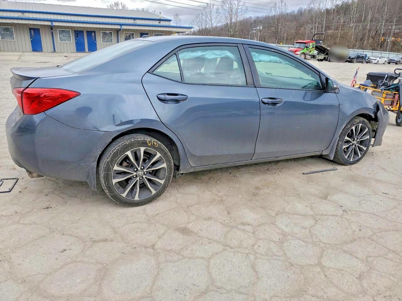2019 TOYOTA COROLLA L photo 3