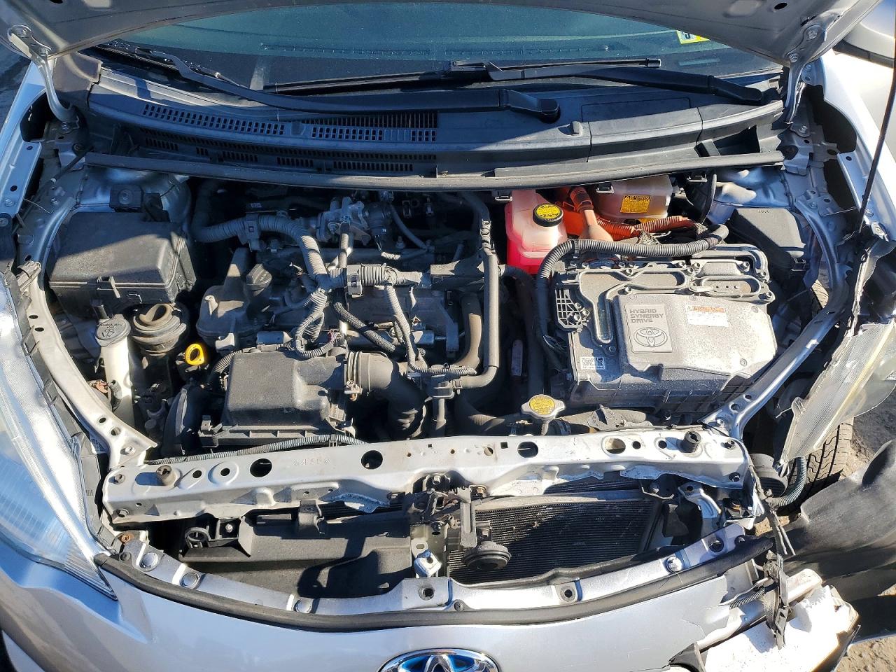 2012 TOYOTA PRIUS C photo 11