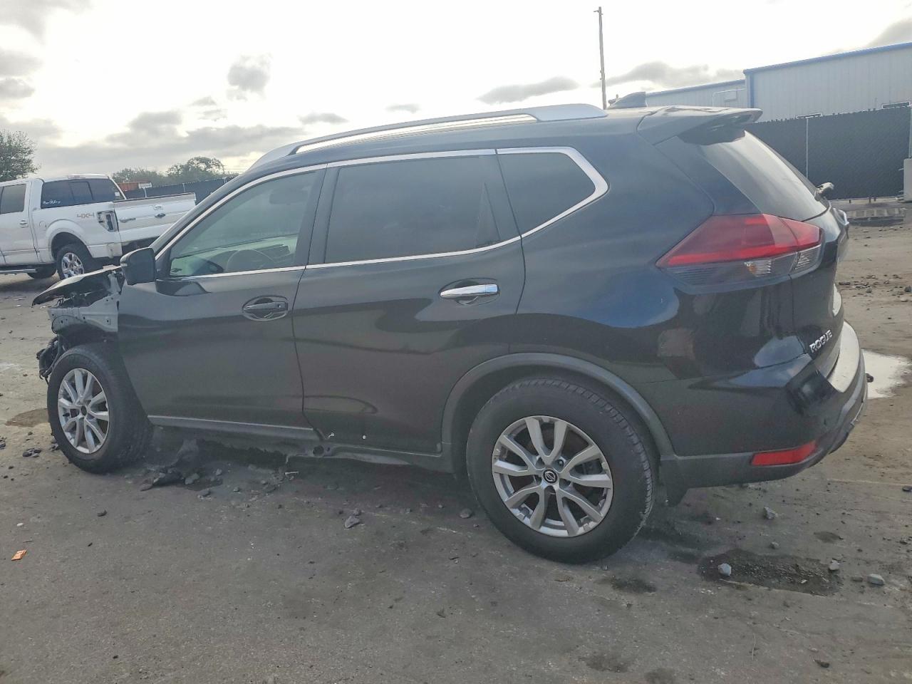 2019 NISSAN ROGUE S photo 2