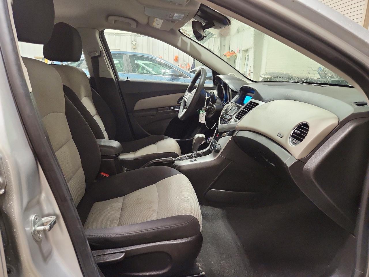 2015 CHEVROLET CRUZE LS photo 13