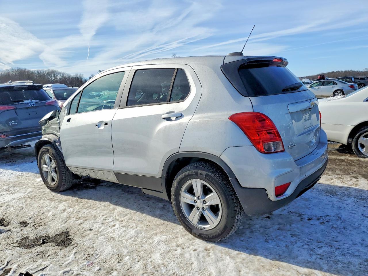 2020 CHEVROLET TRAX LS photo 2