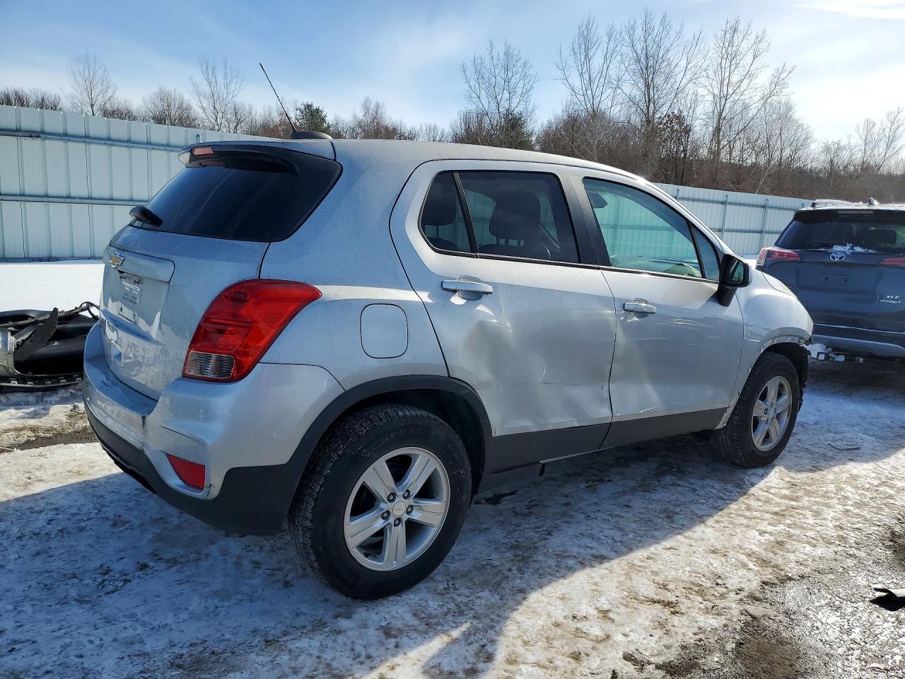 2020 CHEVROLET TRAX LS photo 3