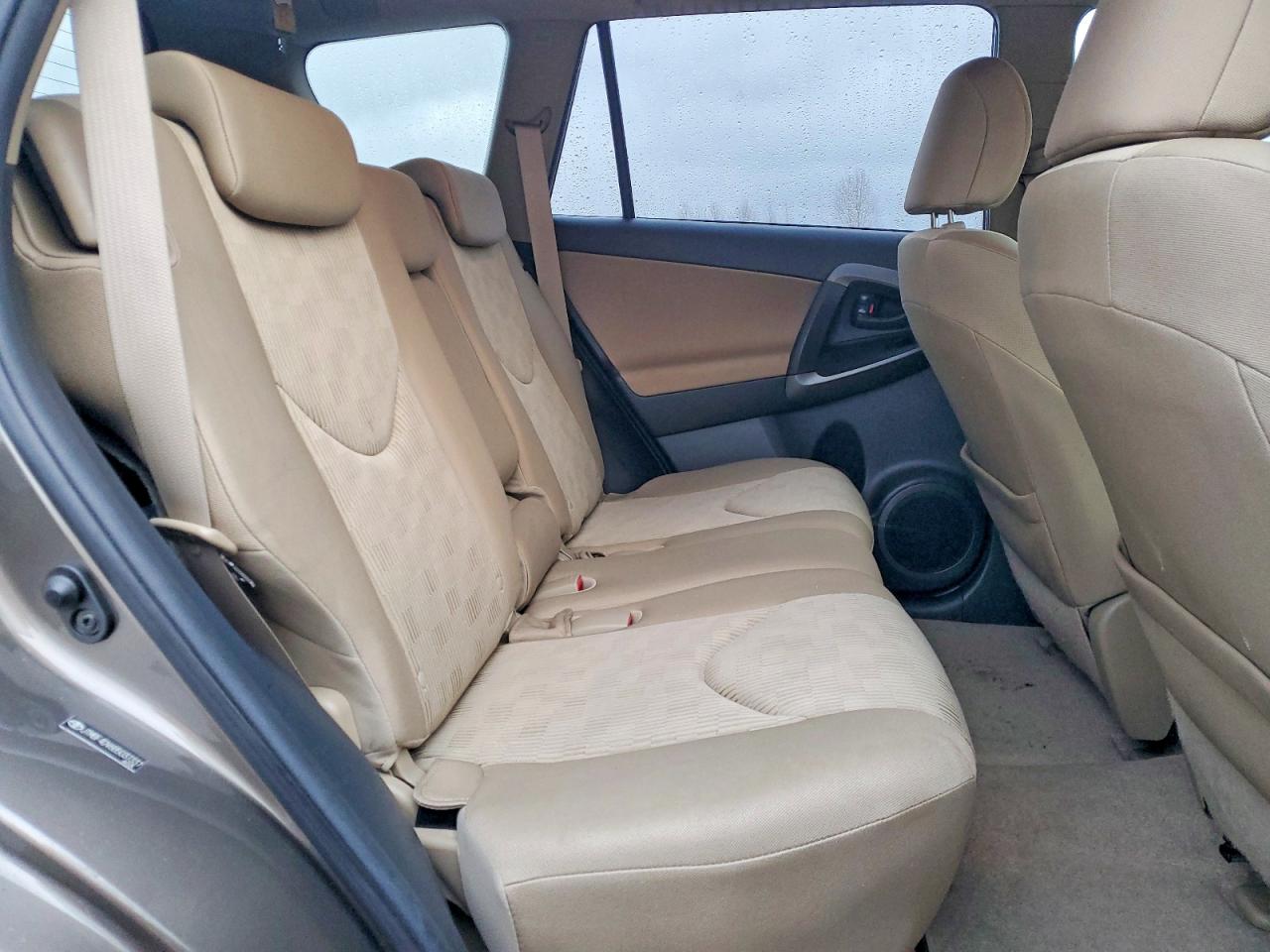 2011 TOYOTA RAV4 photo 11
