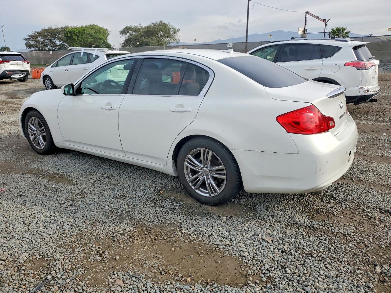 2010 INFINITI G37 BASE photo 2