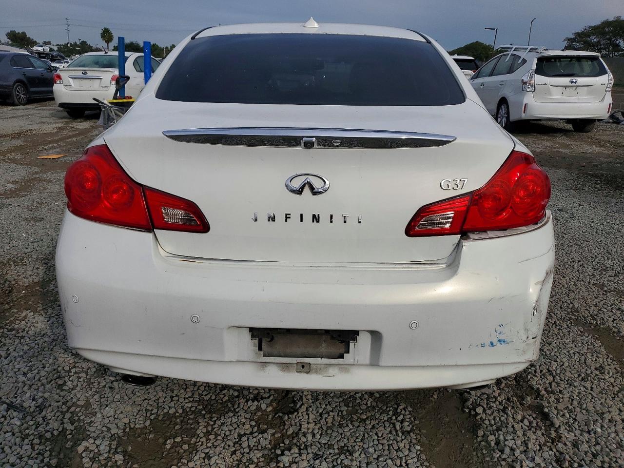 2010 INFINITI G37 BASE photo 6