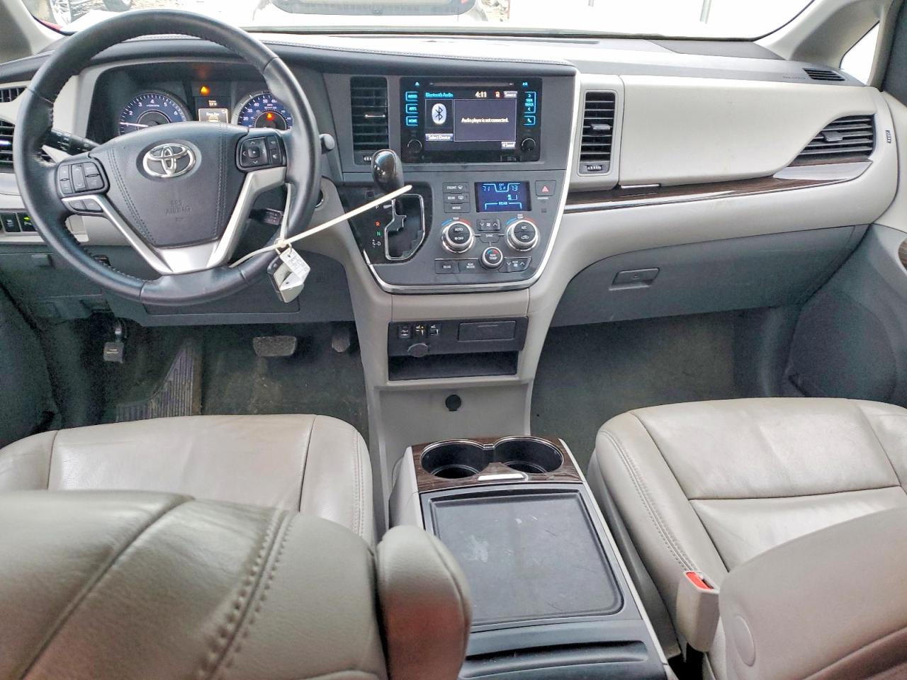 2015 TOYOTA SIENNA XLE photo 8