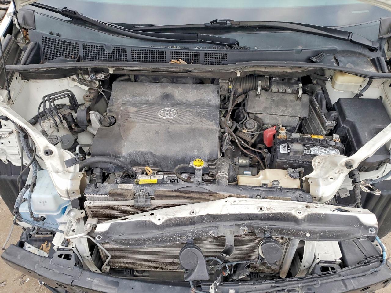 2015 TOYOTA SIENNA XLE photo 12