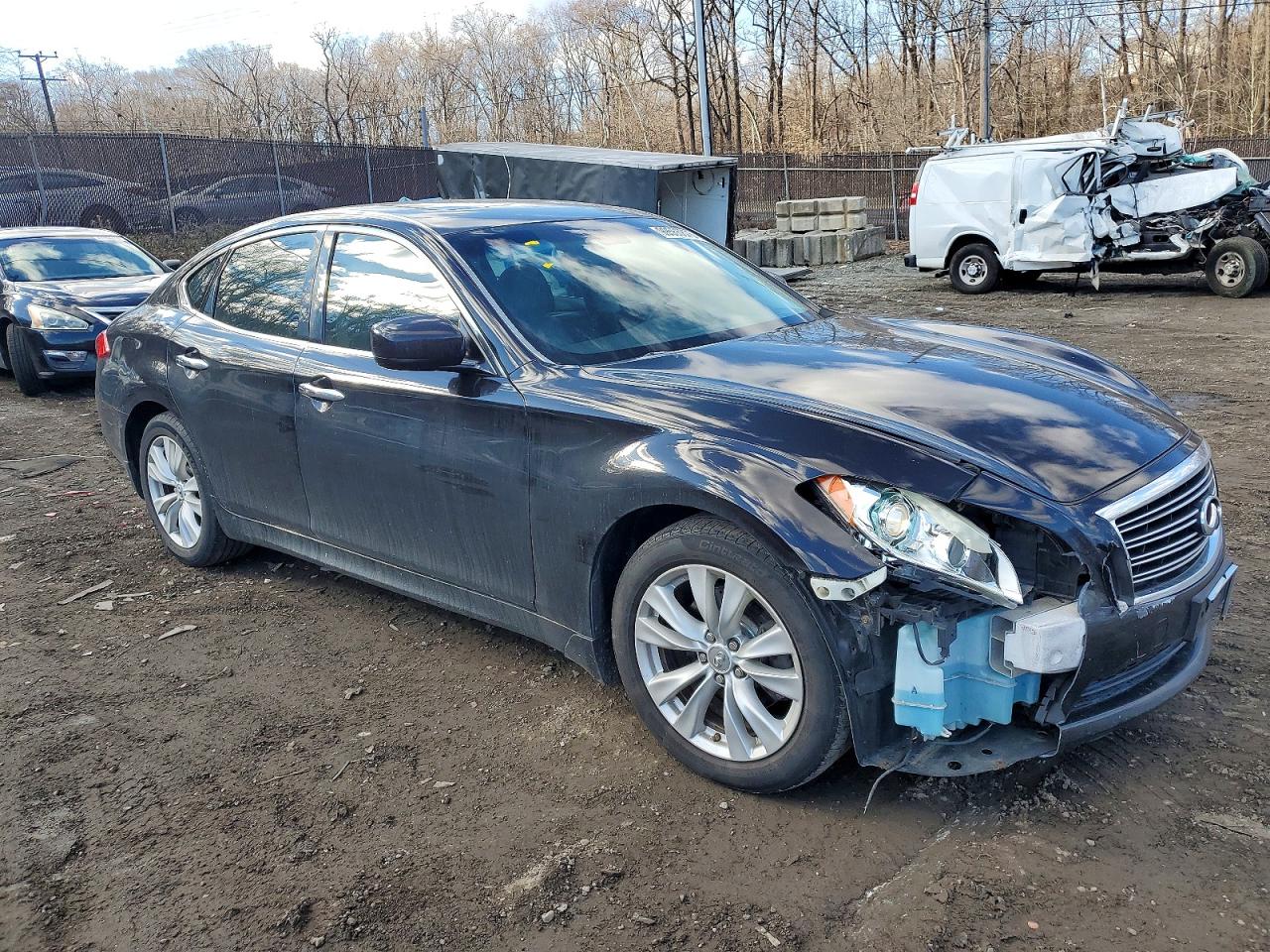 2011 INFINITI M37 photo 4