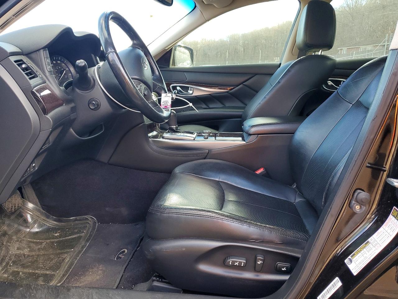 2011 INFINITI M37 photo 7