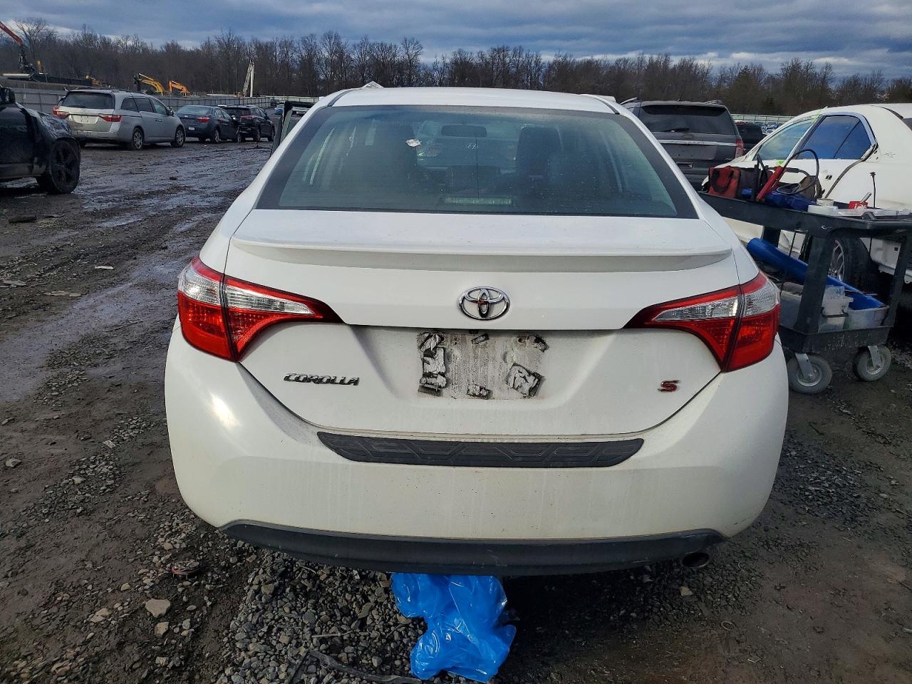 2015 TOYOTA COROLLA L photo 6