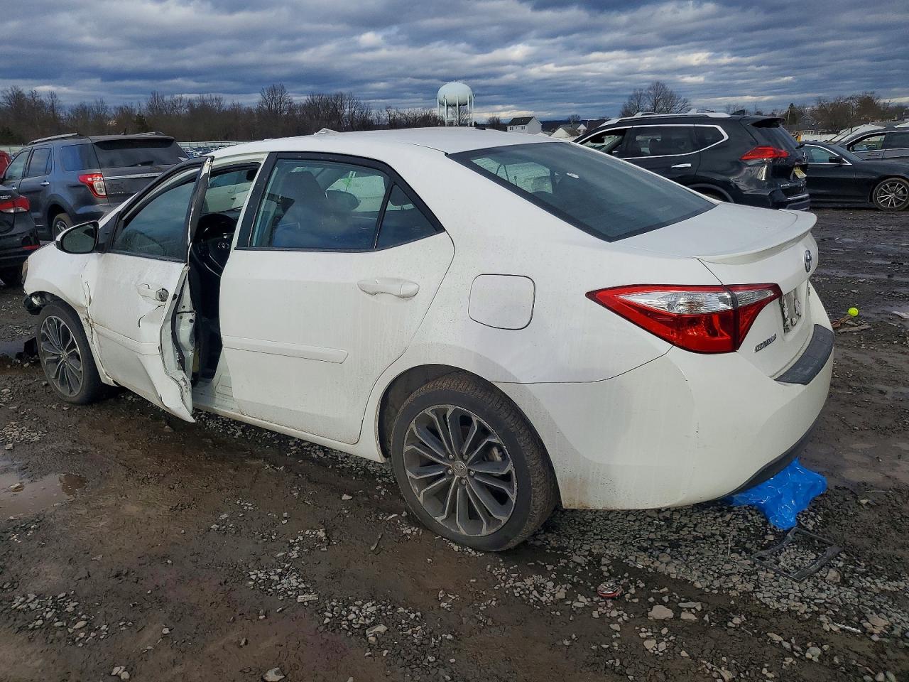 2015 TOYOTA COROLLA L photo 2