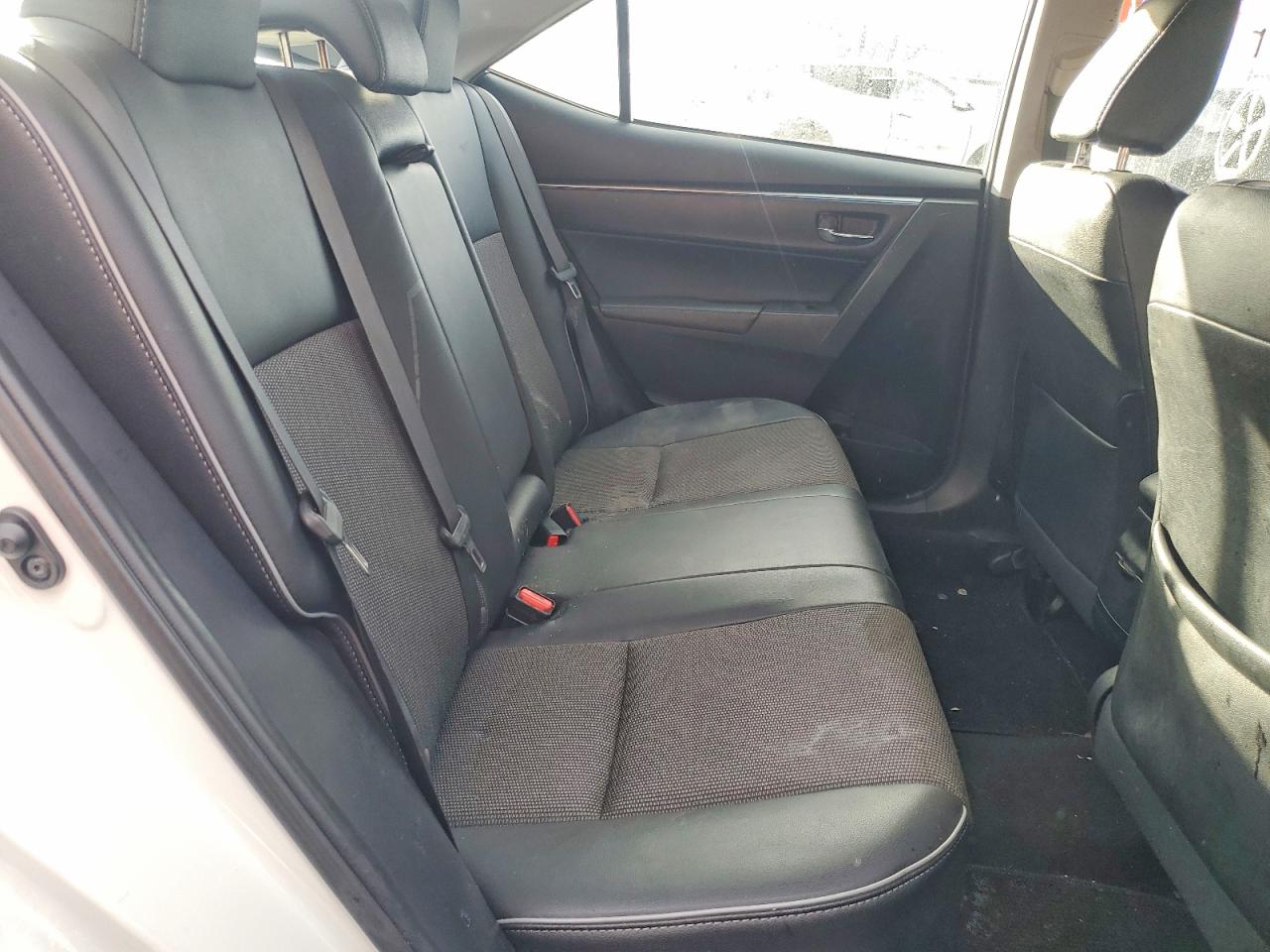 2015 TOYOTA COROLLA L photo 10