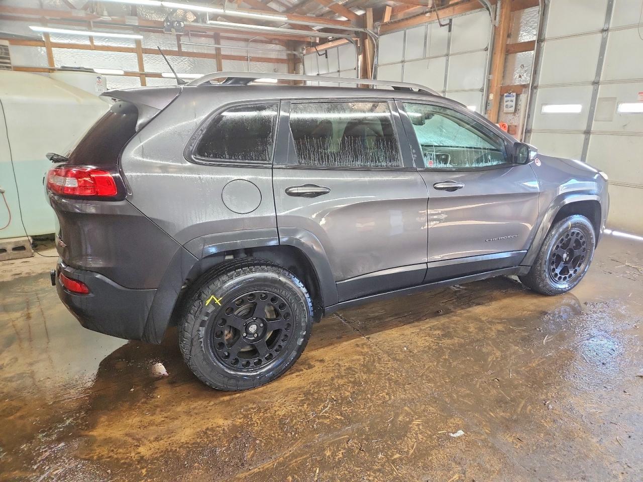 2015 JEEP CHEROKEE TRAILHAWK photo 3