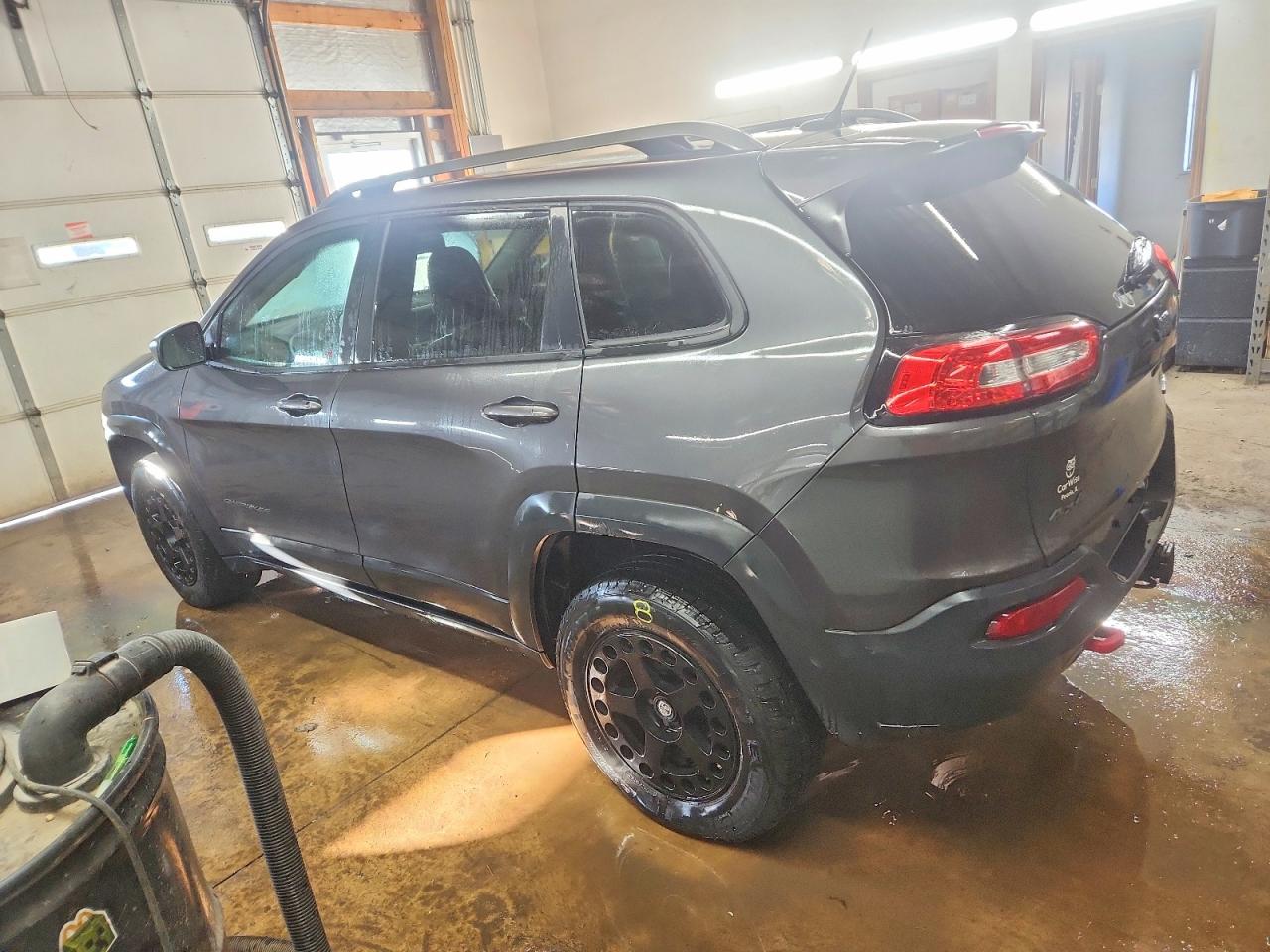 2015 JEEP CHEROKEE TRAILHAWK photo 2