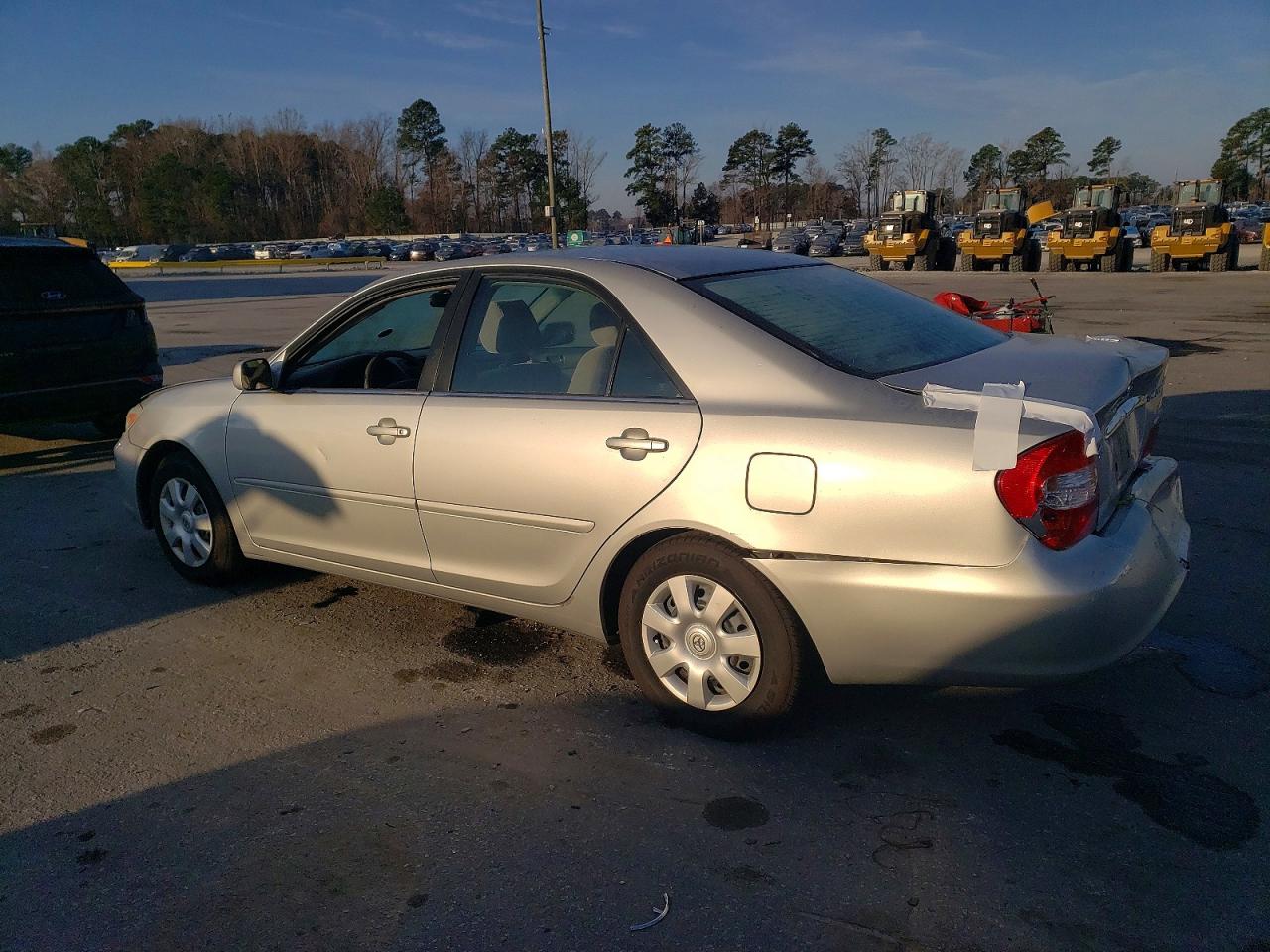 2003 TOYOTA CAMRY LE photo 2