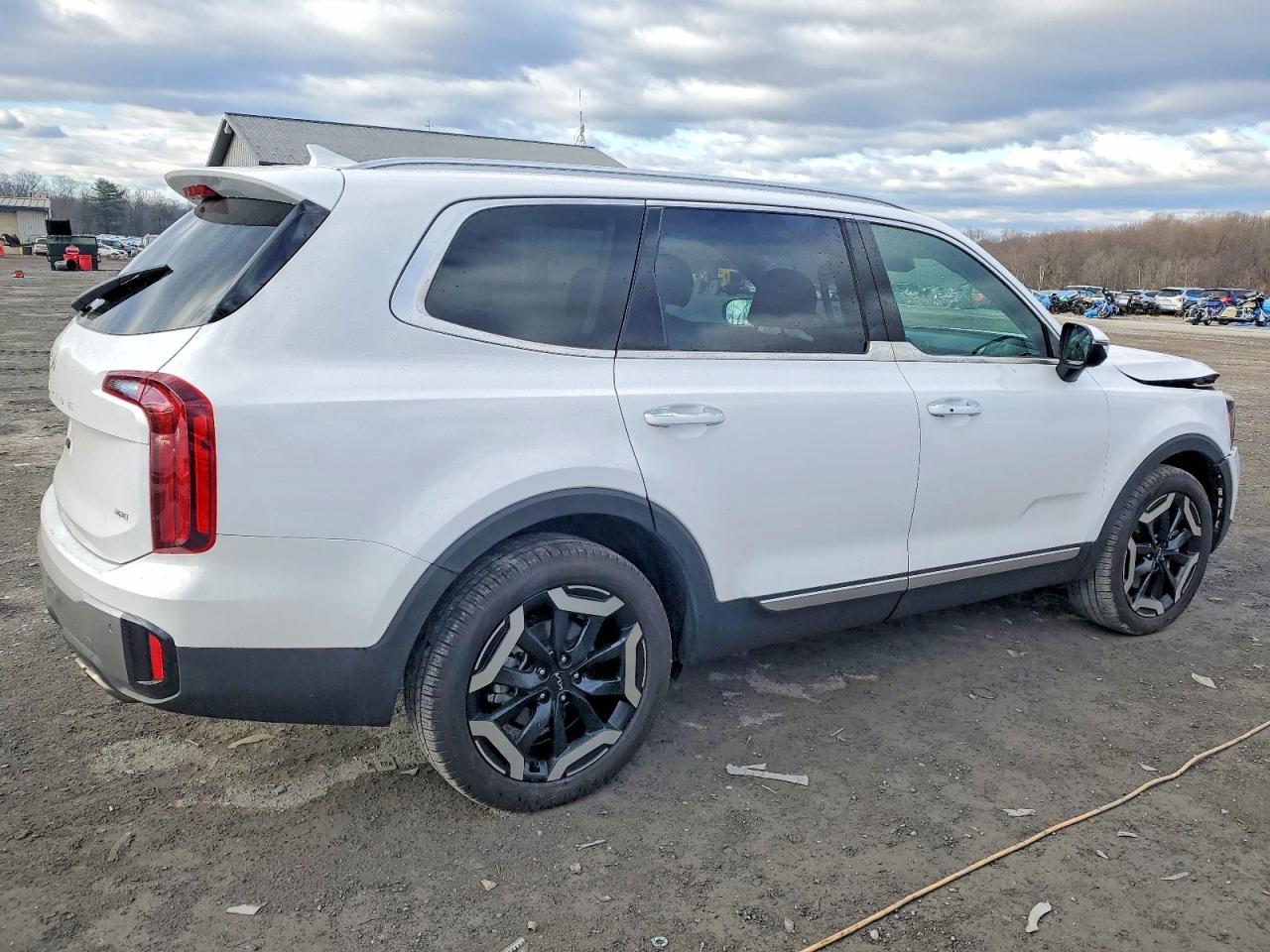 2025 KIA TELLURIDE S photo 3