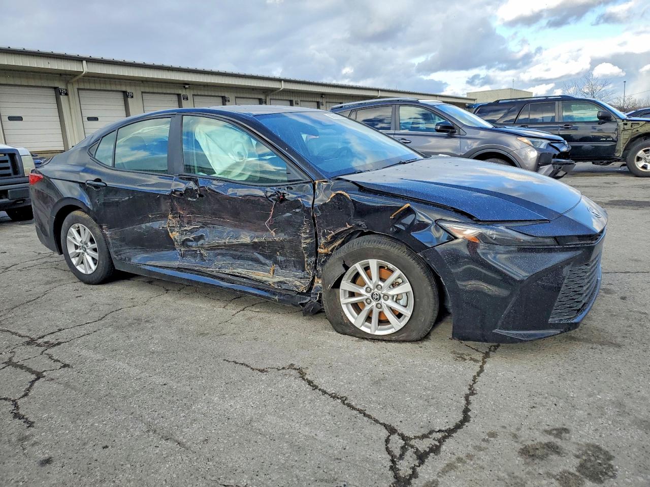 2025 TOYOTA CAMRY photo 4