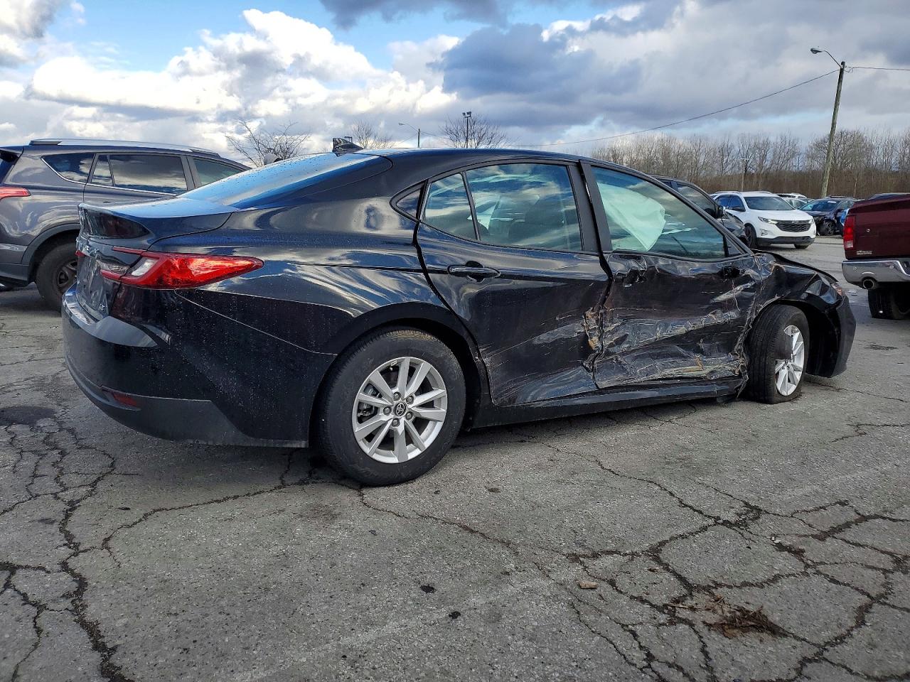 2025 TOYOTA CAMRY photo 3