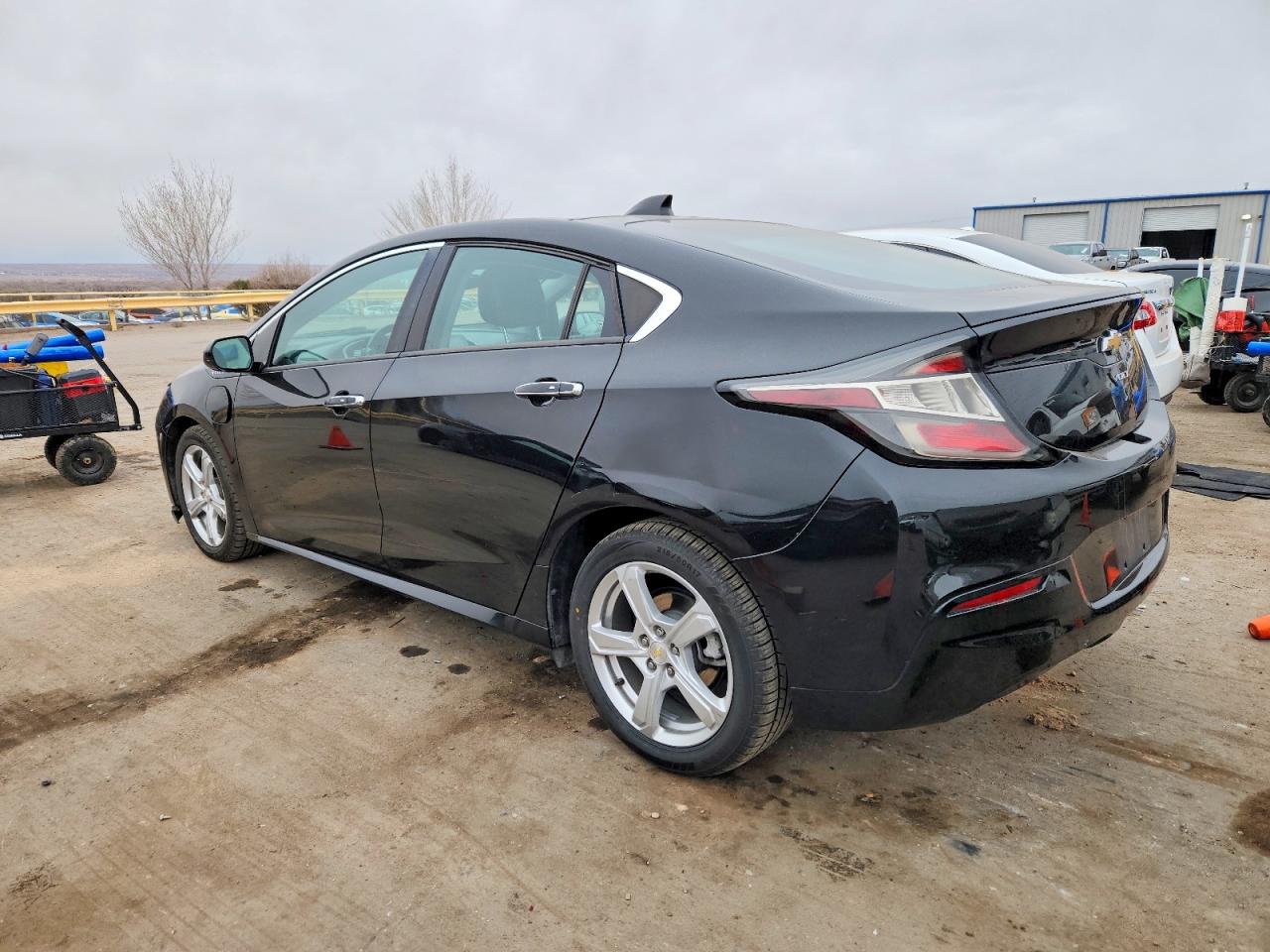 2017 CHEVROLET VOLT LT photo 2