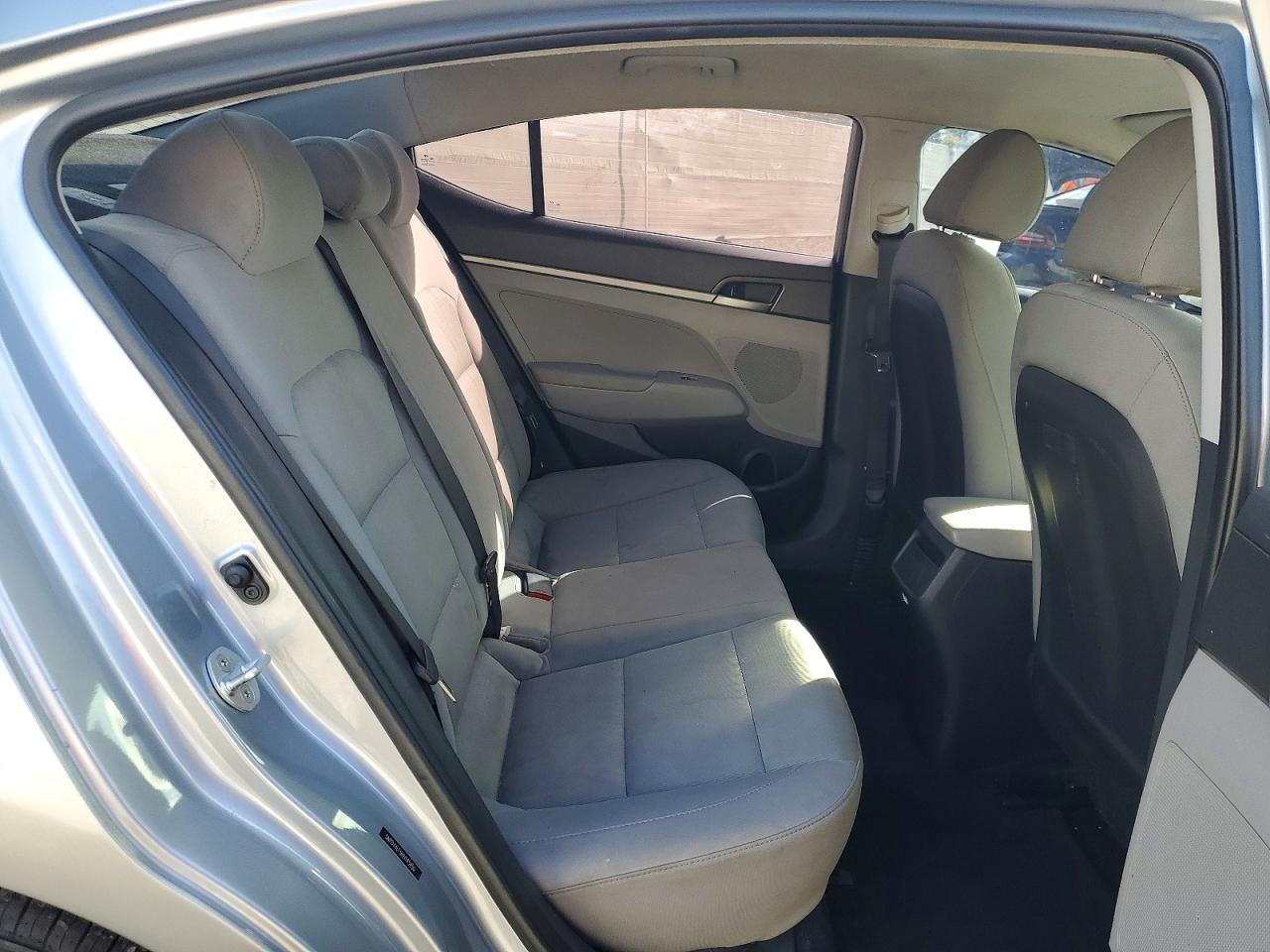 2017 HYUNDAI ELANTRA SE photo 19