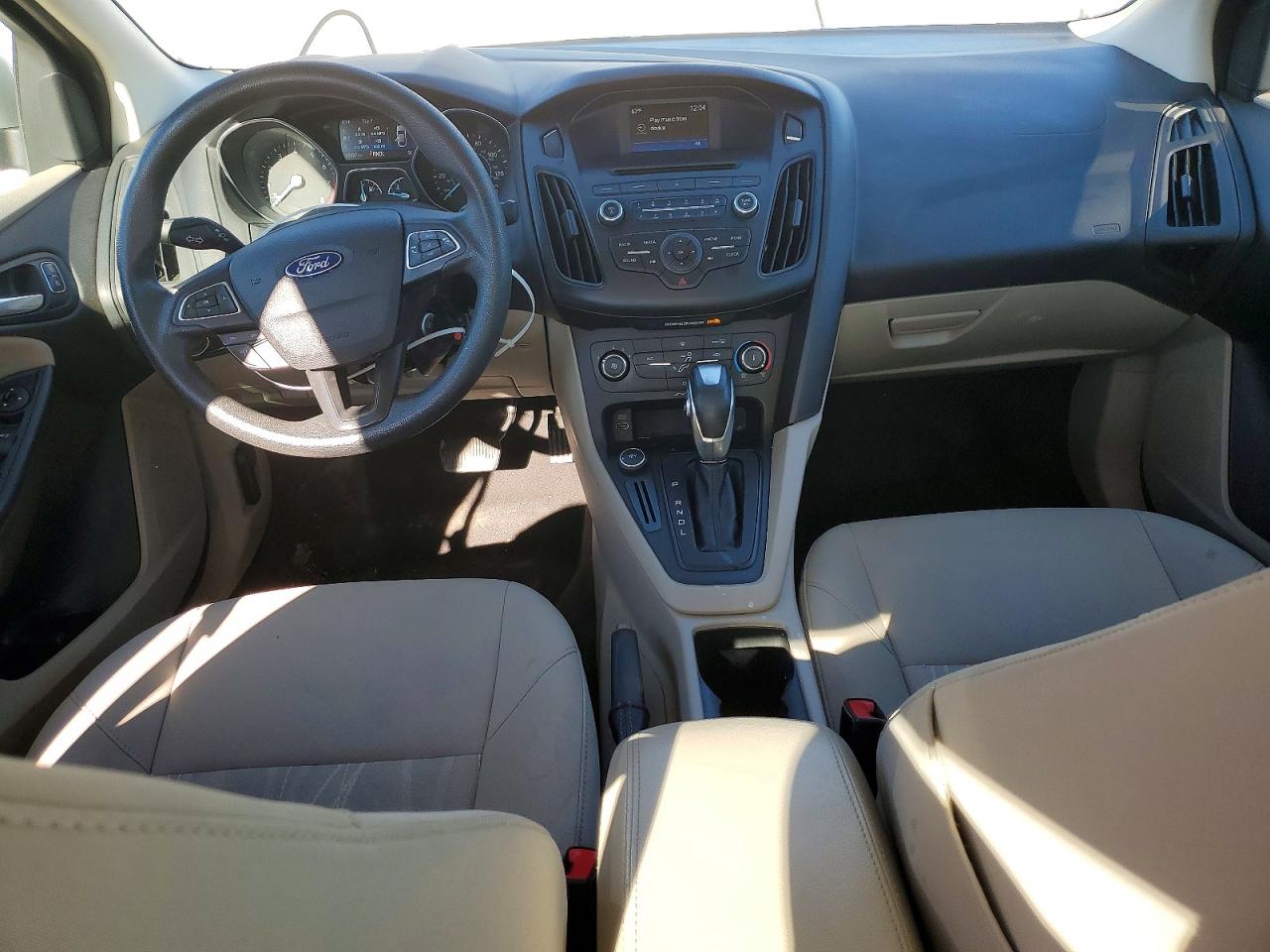 2015 FORD FOCUS SE photo 8
