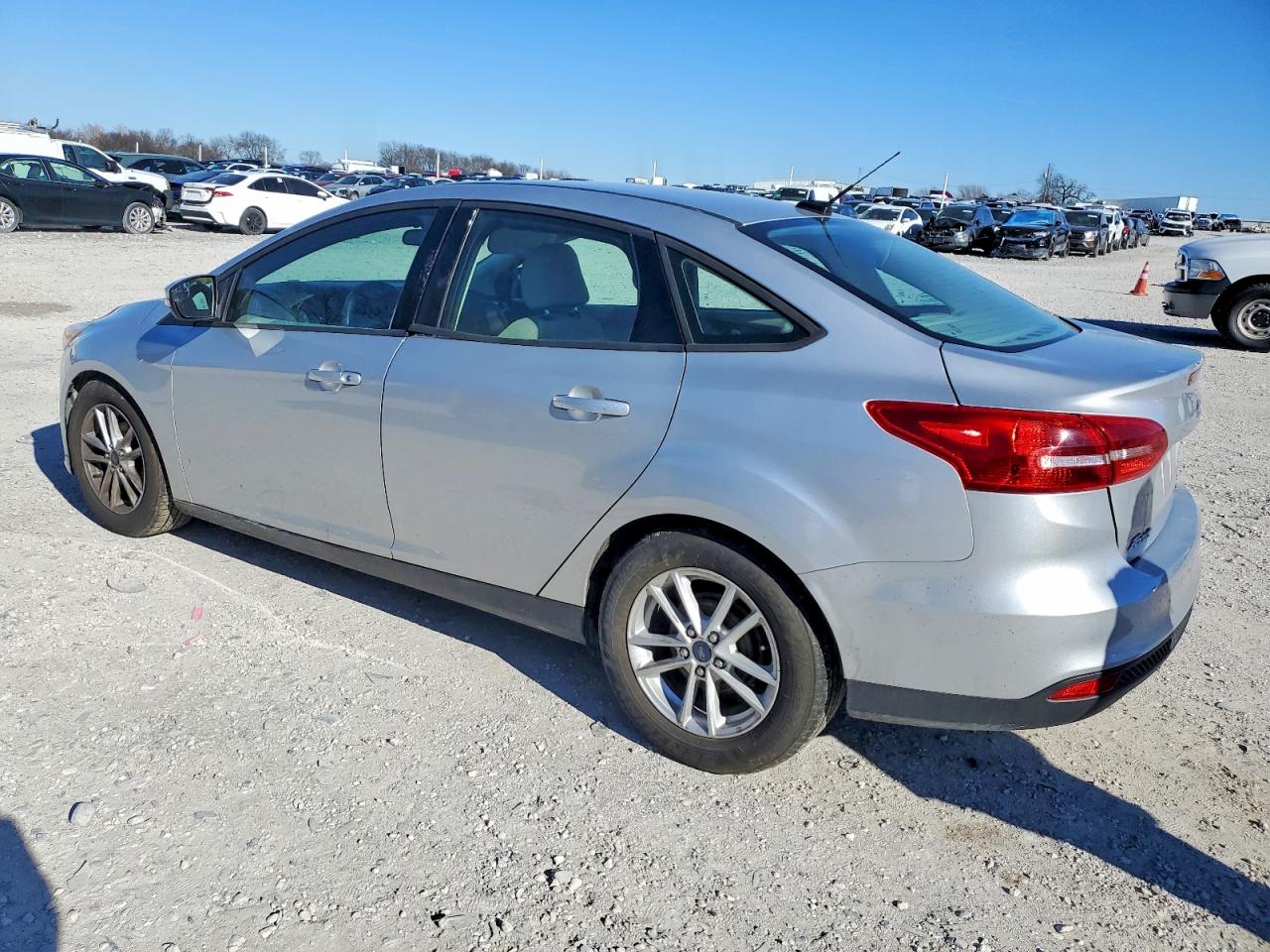 2015 FORD FOCUS SE photo 2