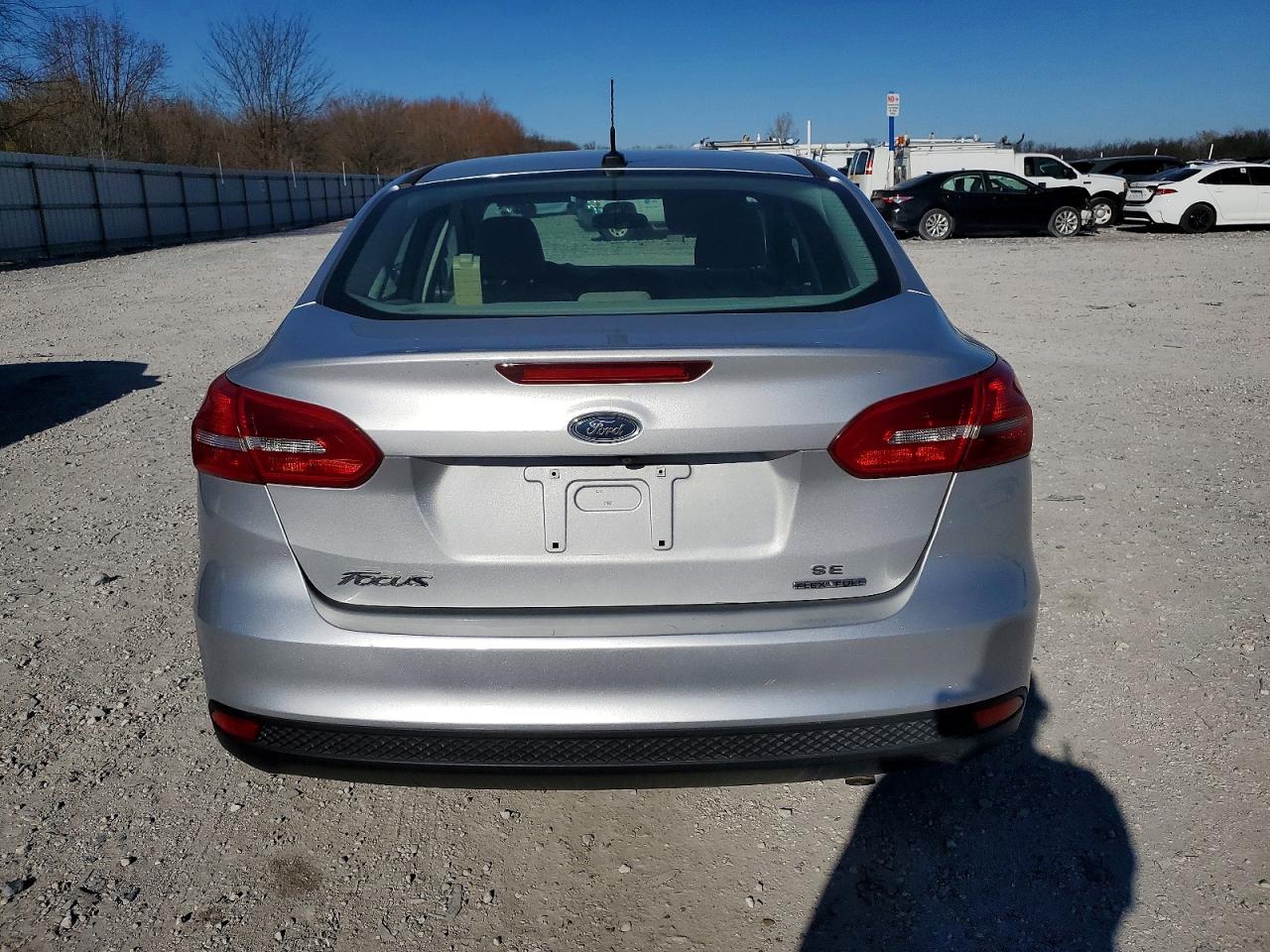 2015 FORD FOCUS SE photo 6