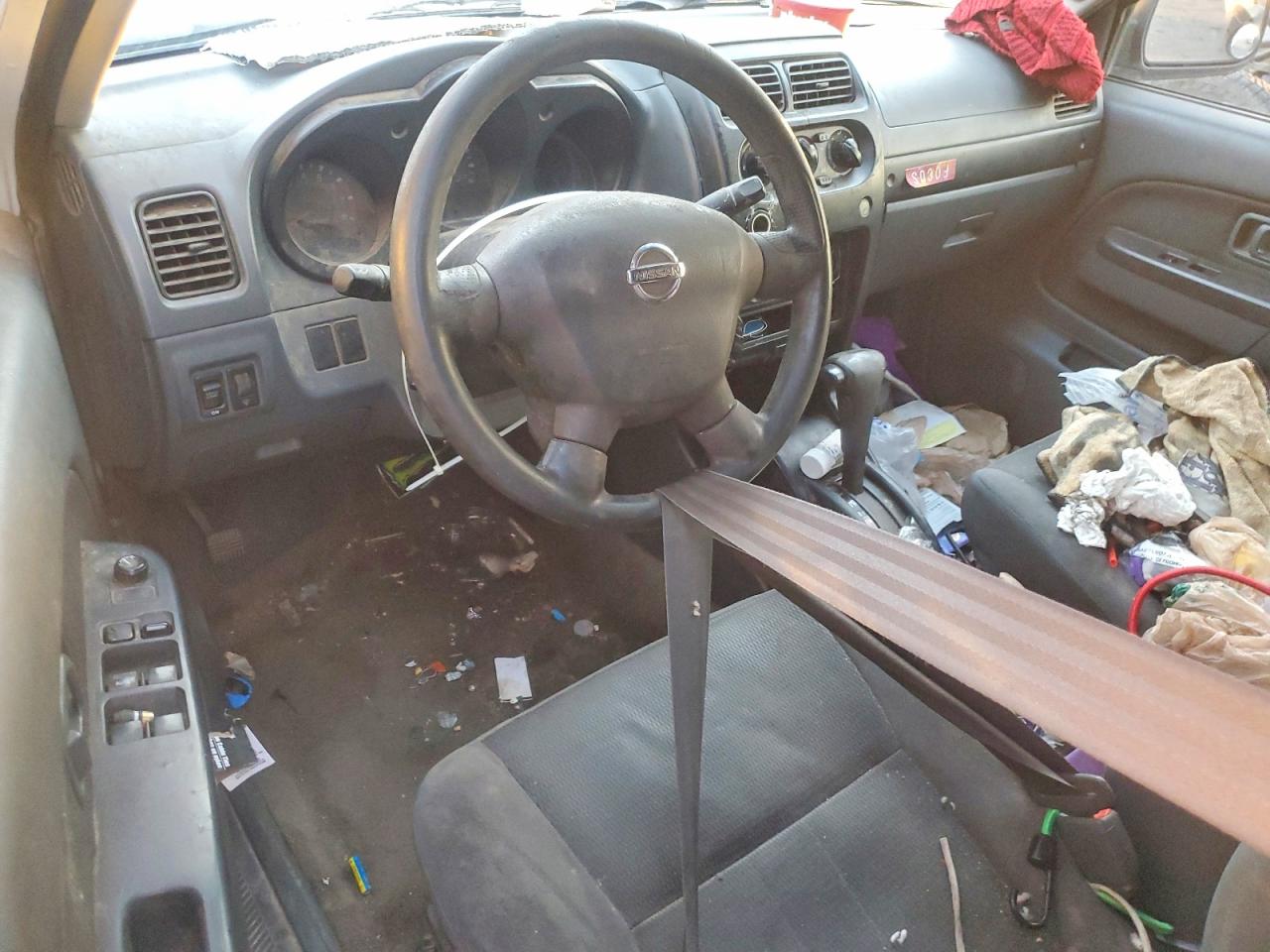 2002 NISSAN FRONTIER CREW CAB XE photo 8