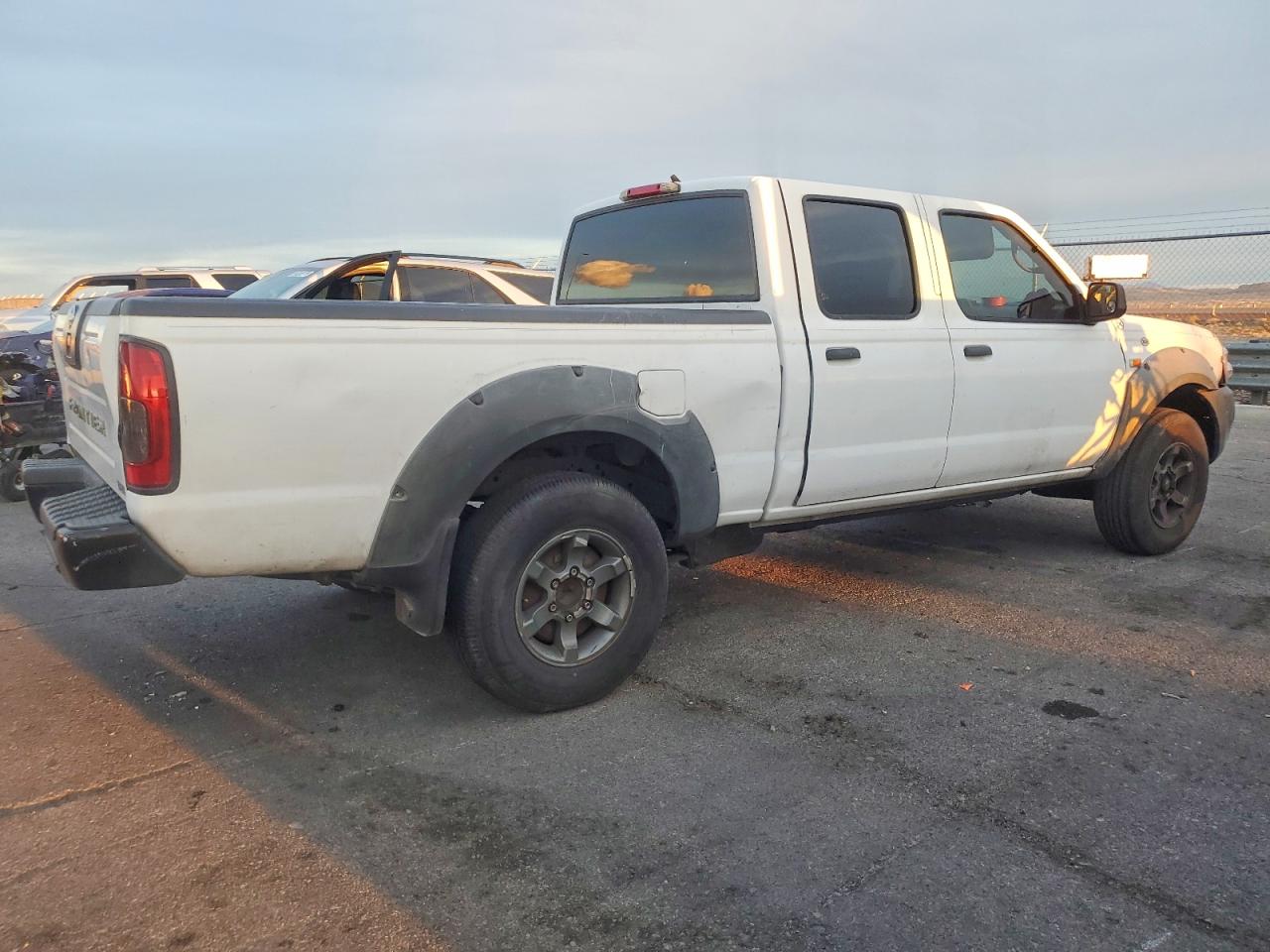 2002 NISSAN FRONTIER CREW CAB XE photo 3