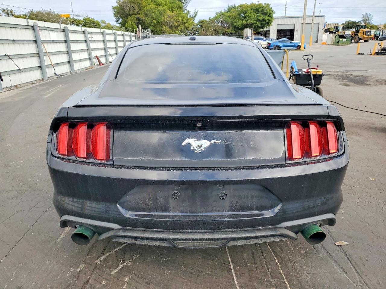 2015 FORD MUSTANG photo 6