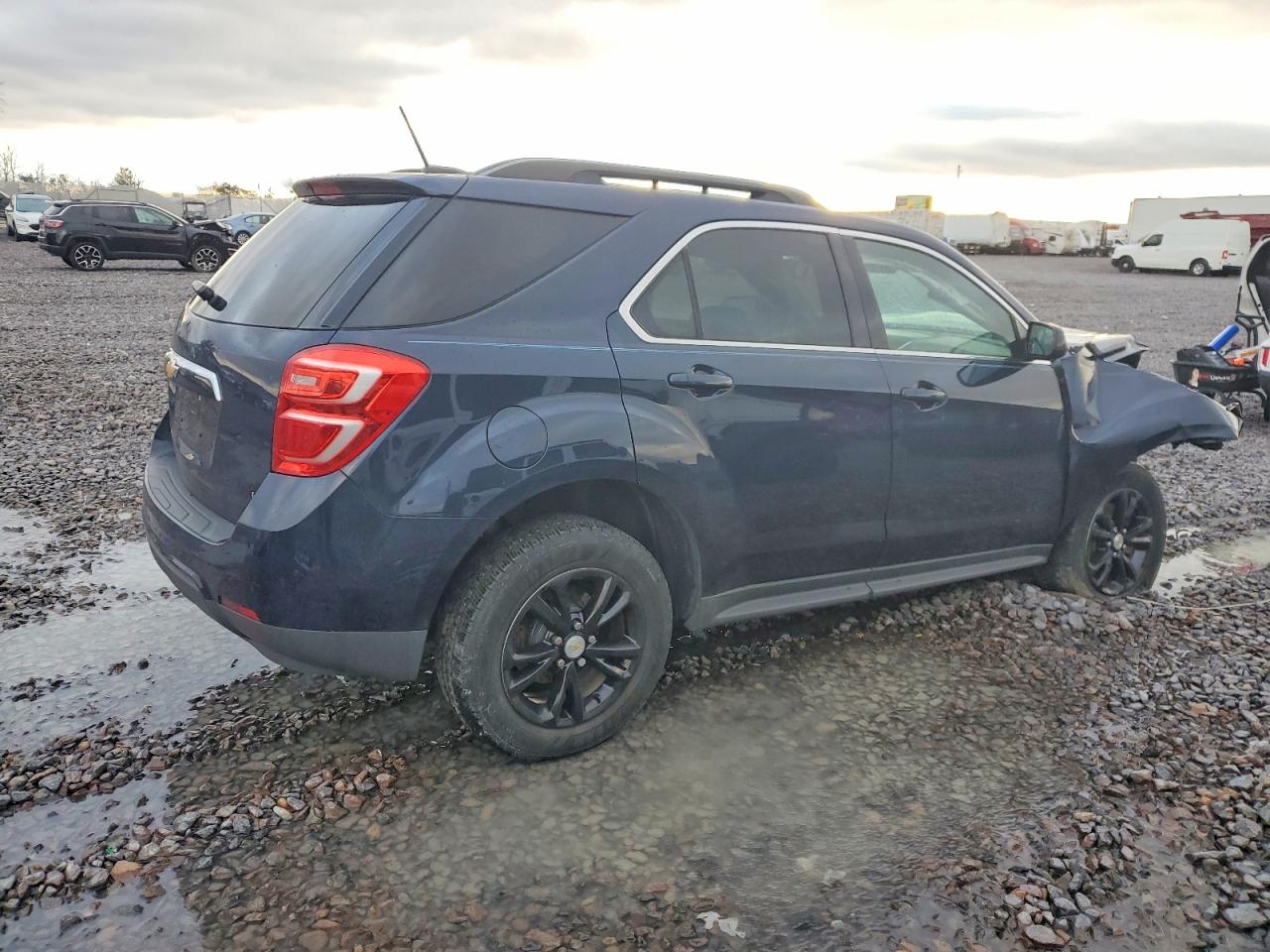 2017 CHEVROLET EQUINOX LT photo 3