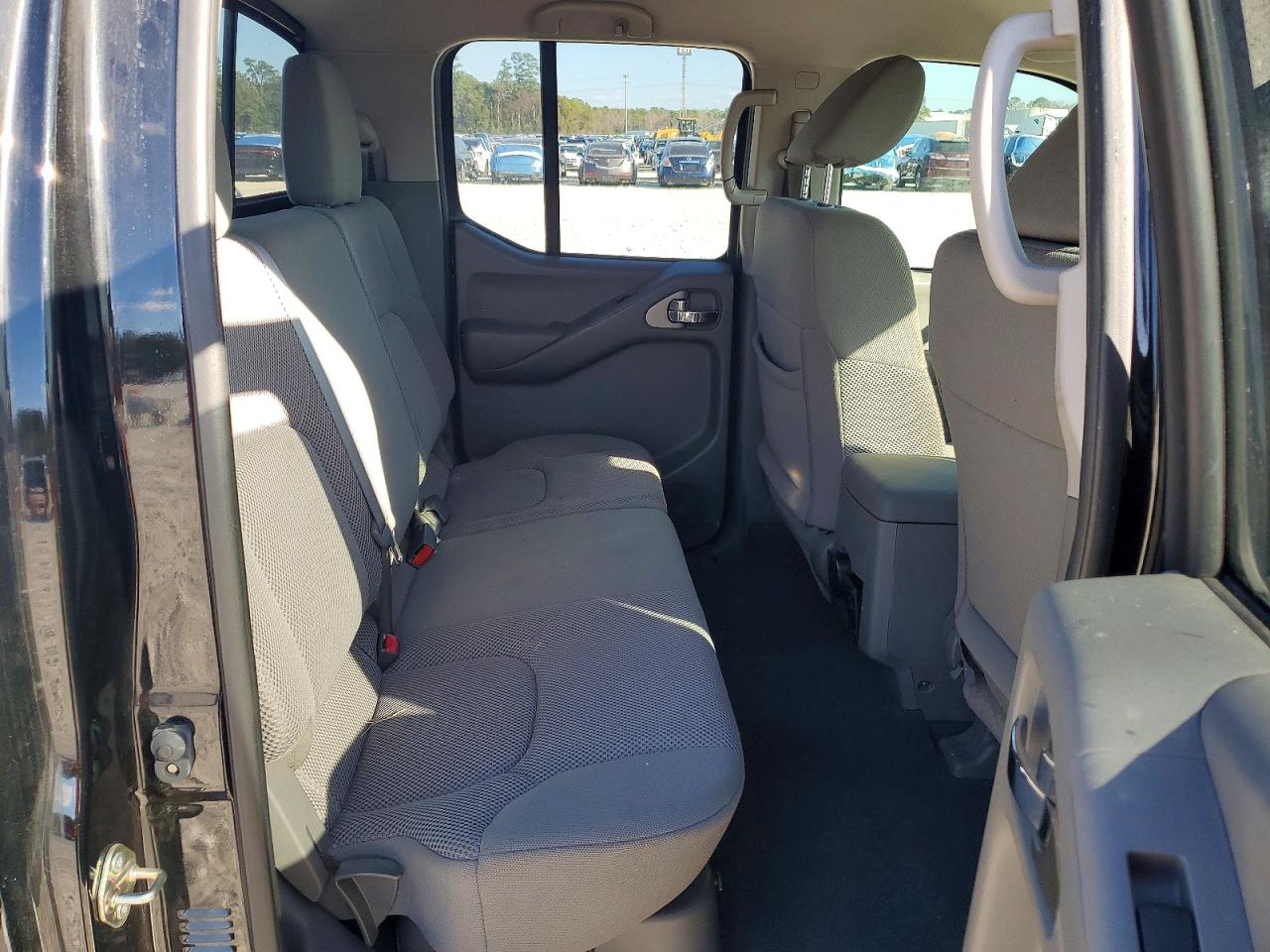 2019 NISSAN FRONTIER SV photo 10