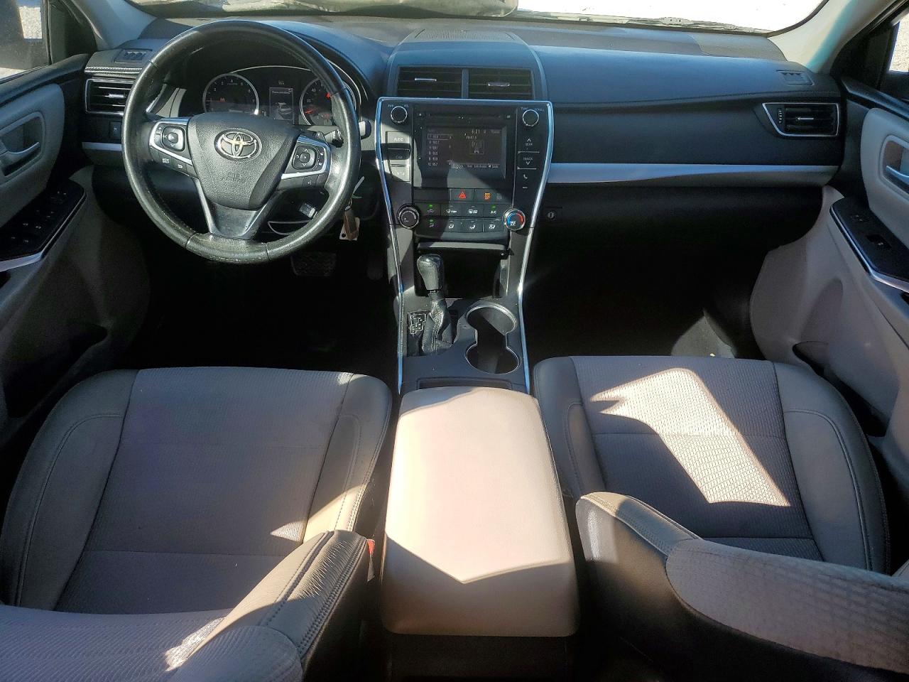2016 TOYOTA CAMRY SE photo 8