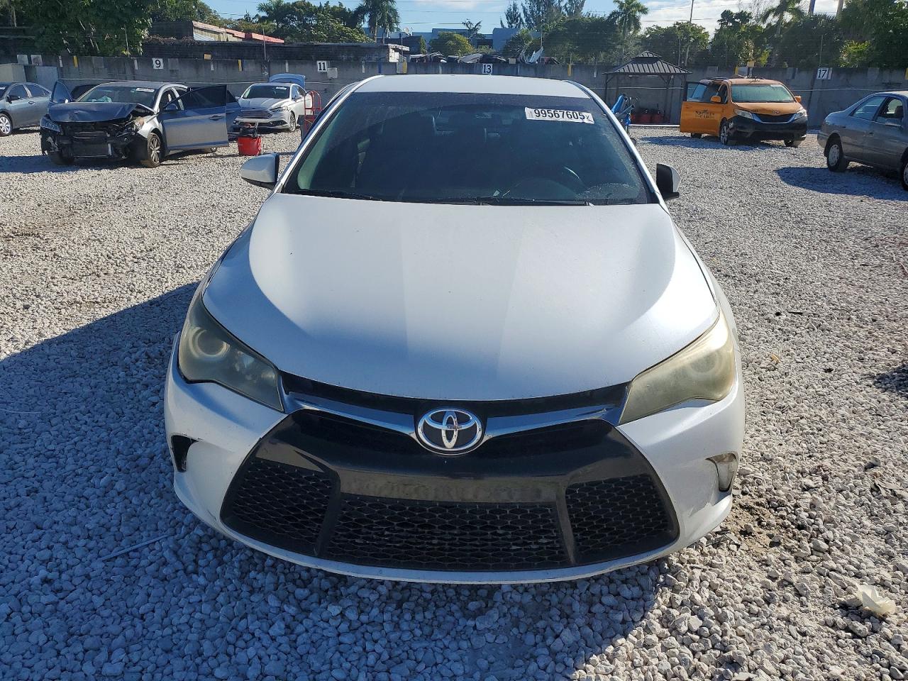 2016 TOYOTA CAMRY SE photo 5