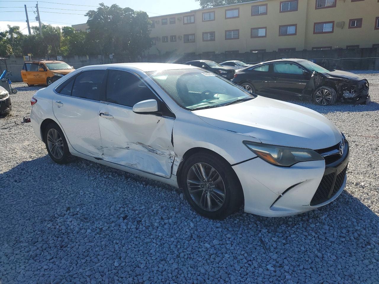 2016 TOYOTA CAMRY SE photo 4