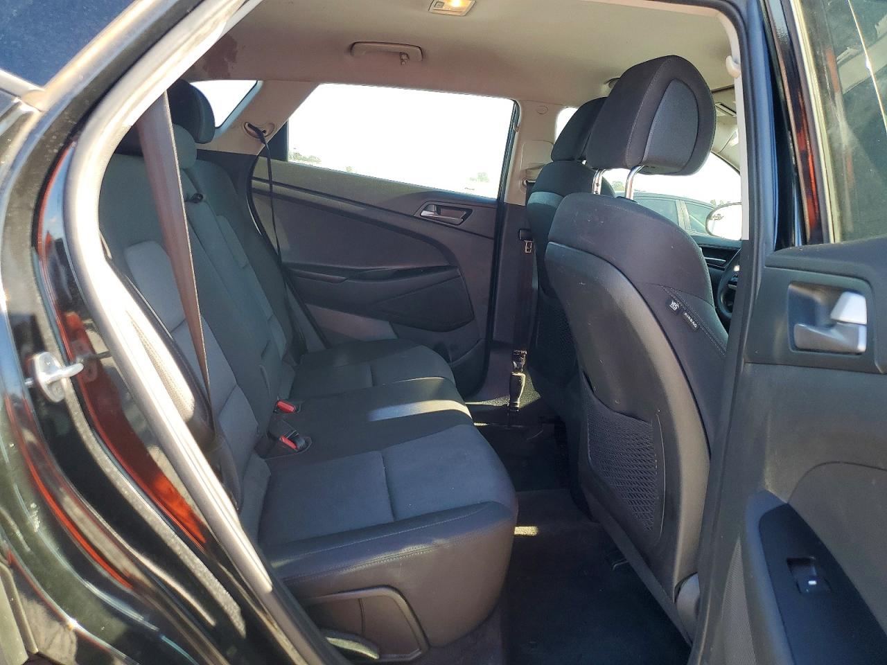 2017 HYUNDAI TUCSON SE photo 11