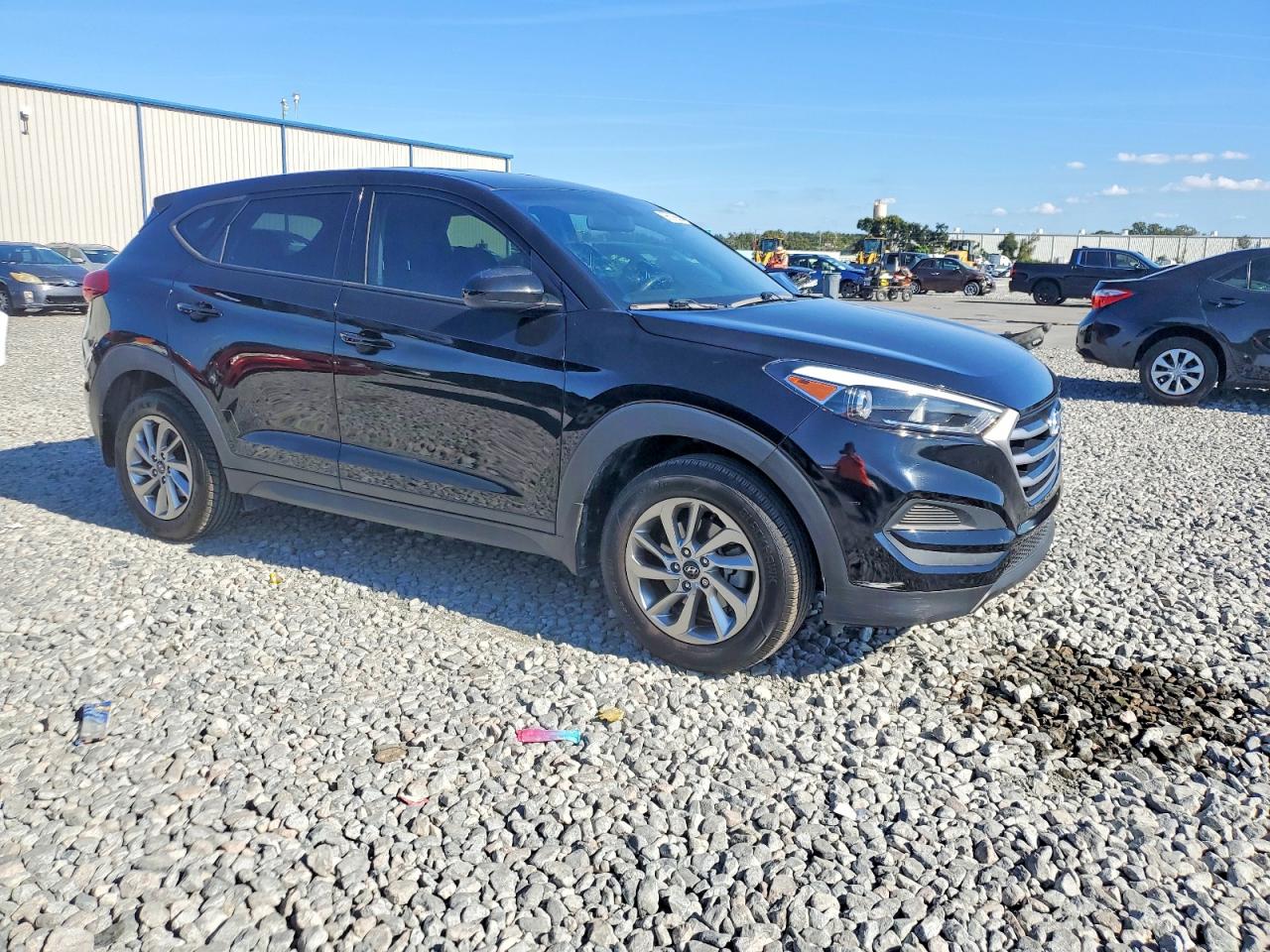 2017 HYUNDAI TUCSON SE photo 4