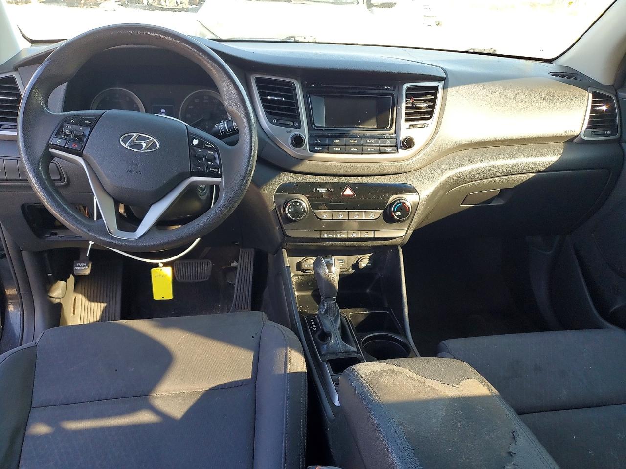 2017 HYUNDAI TUCSON SE photo 8