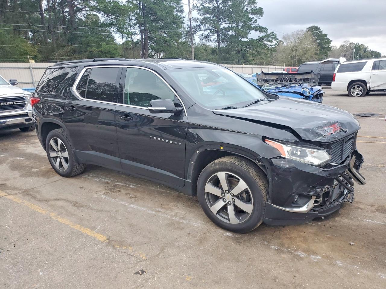 2019 CHEVROLET TRAVERSE LT photo 4