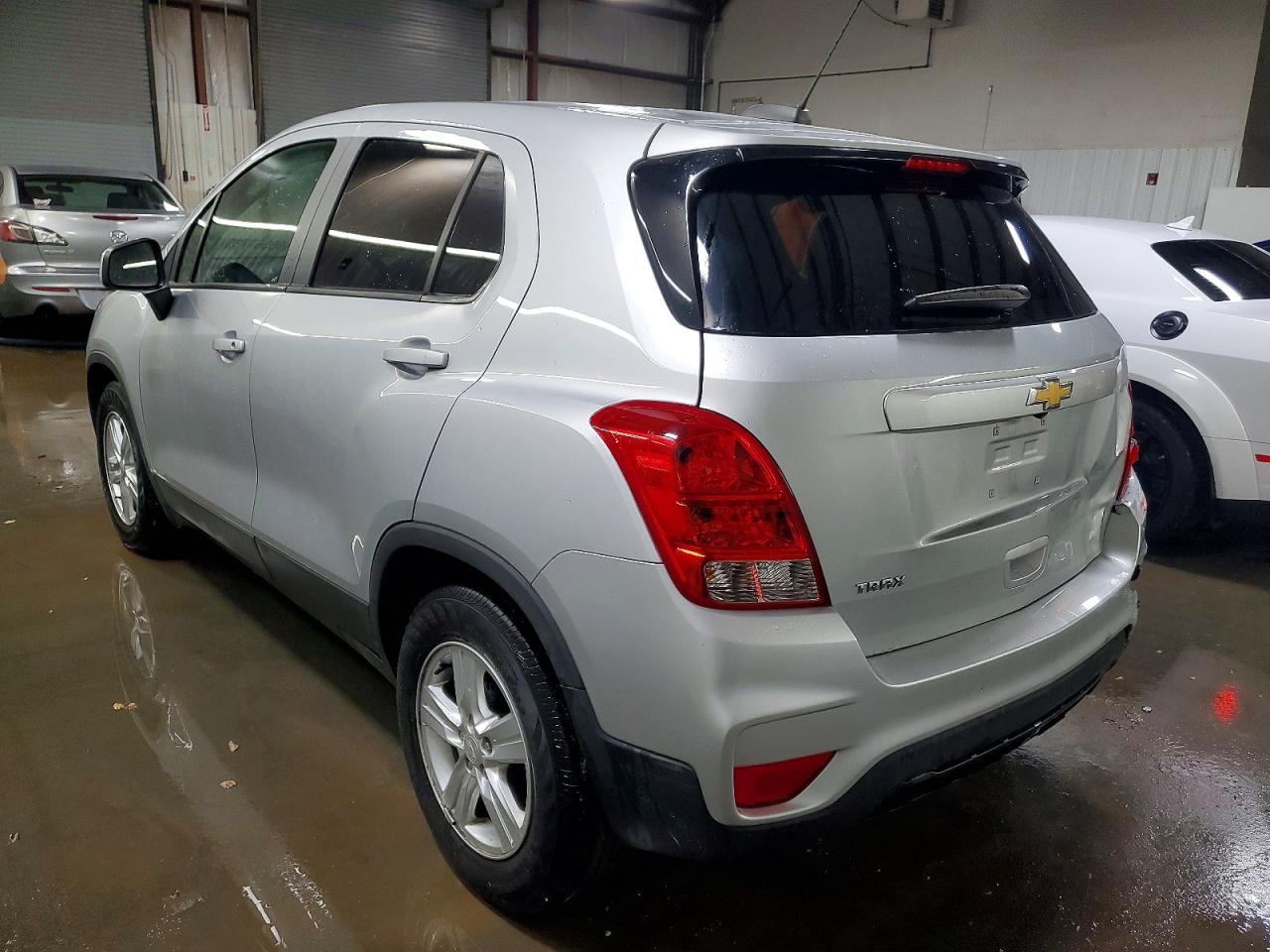 2019 CHEVROLET TRAX LS photo 2
