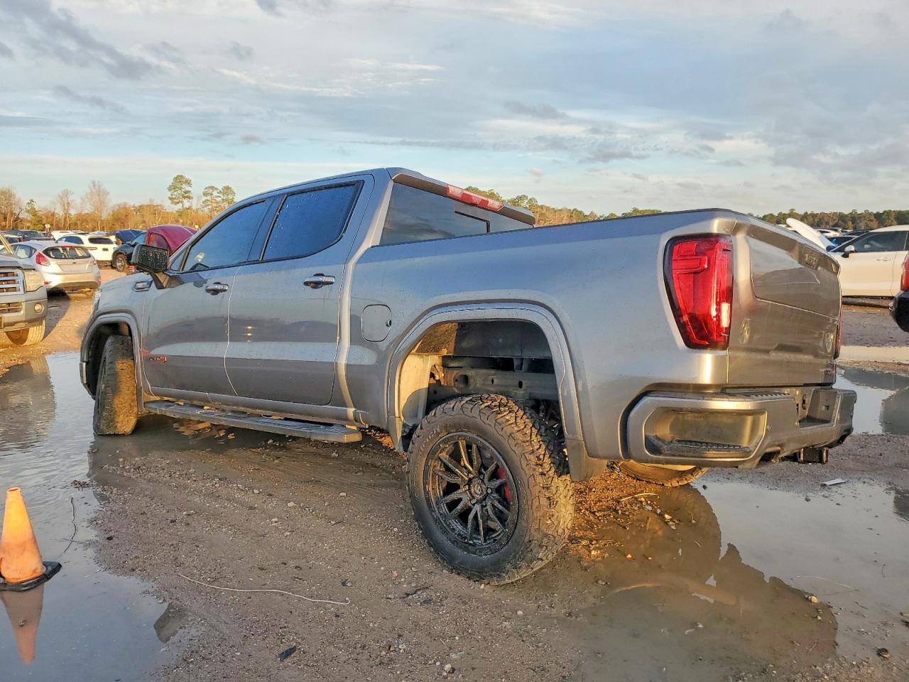 2020 GMC SIERRA K1500 AT4 photo 2