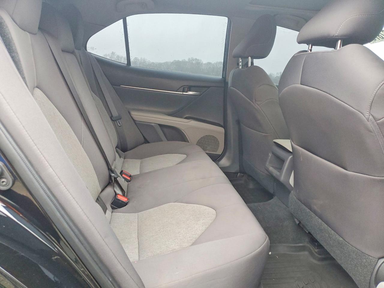 2021 TOYOTA CAMRY LE photo 10