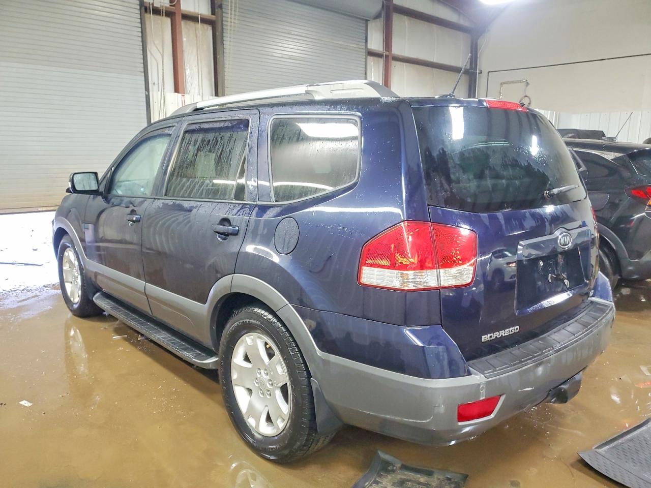 2009 KIA BORREGO LX photo 3