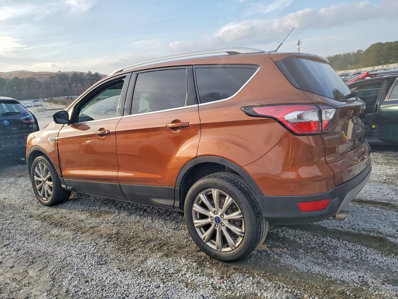 2017 FORD ESCAPE TITANIUM photo 2