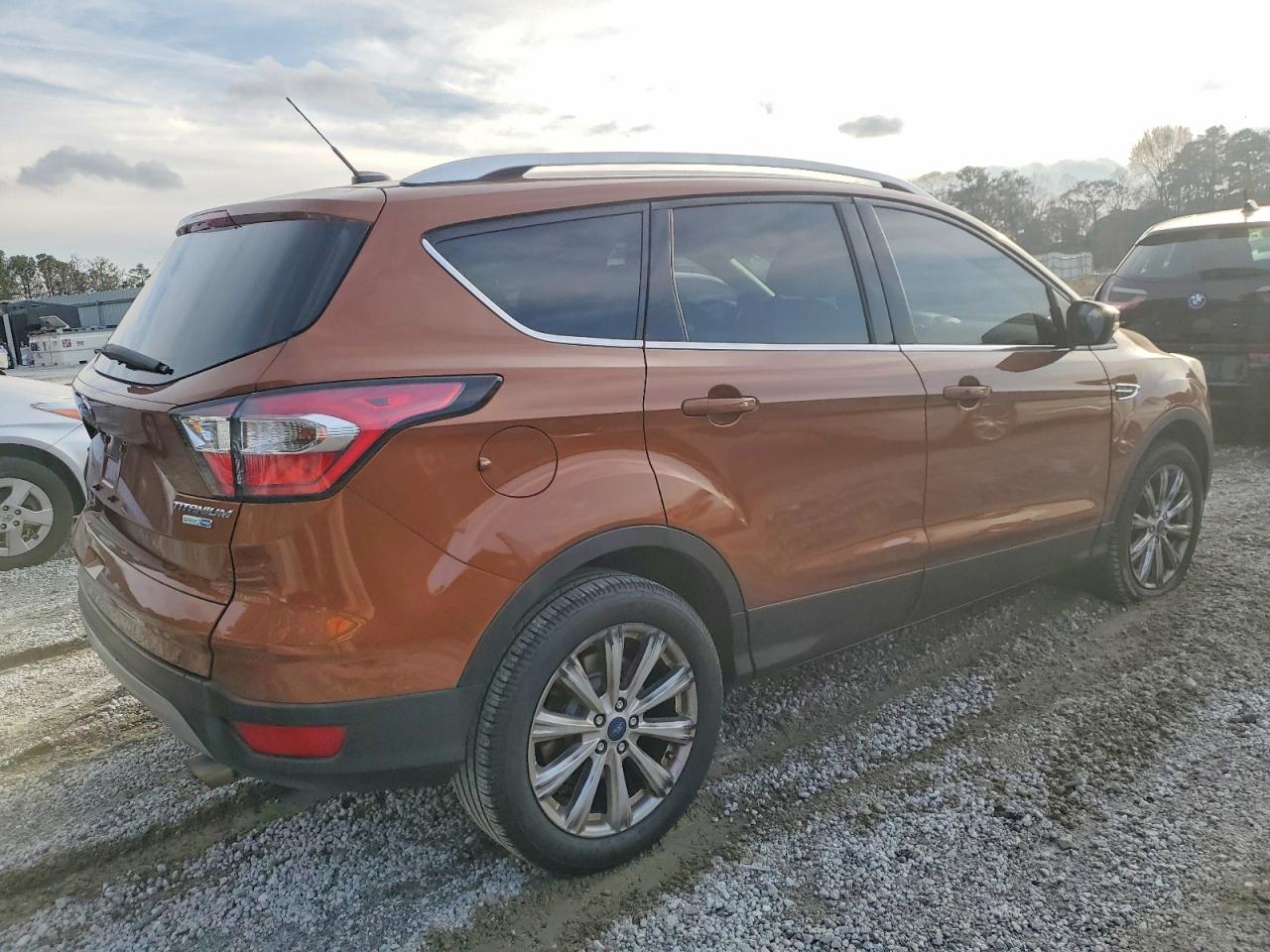 2017 FORD ESCAPE TITANIUM photo 3