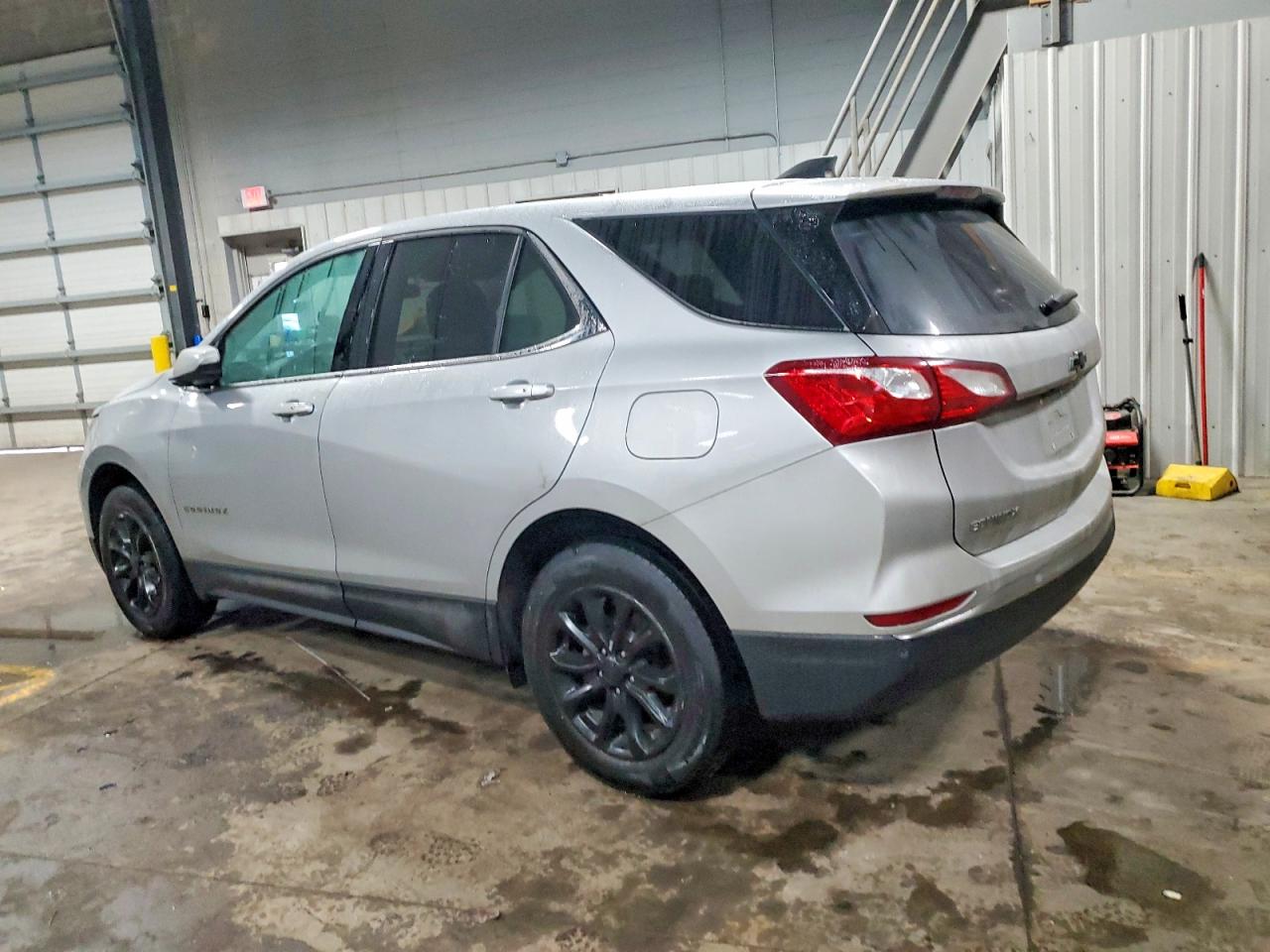 2018 CHEVROLET EQUINOX LT photo 2