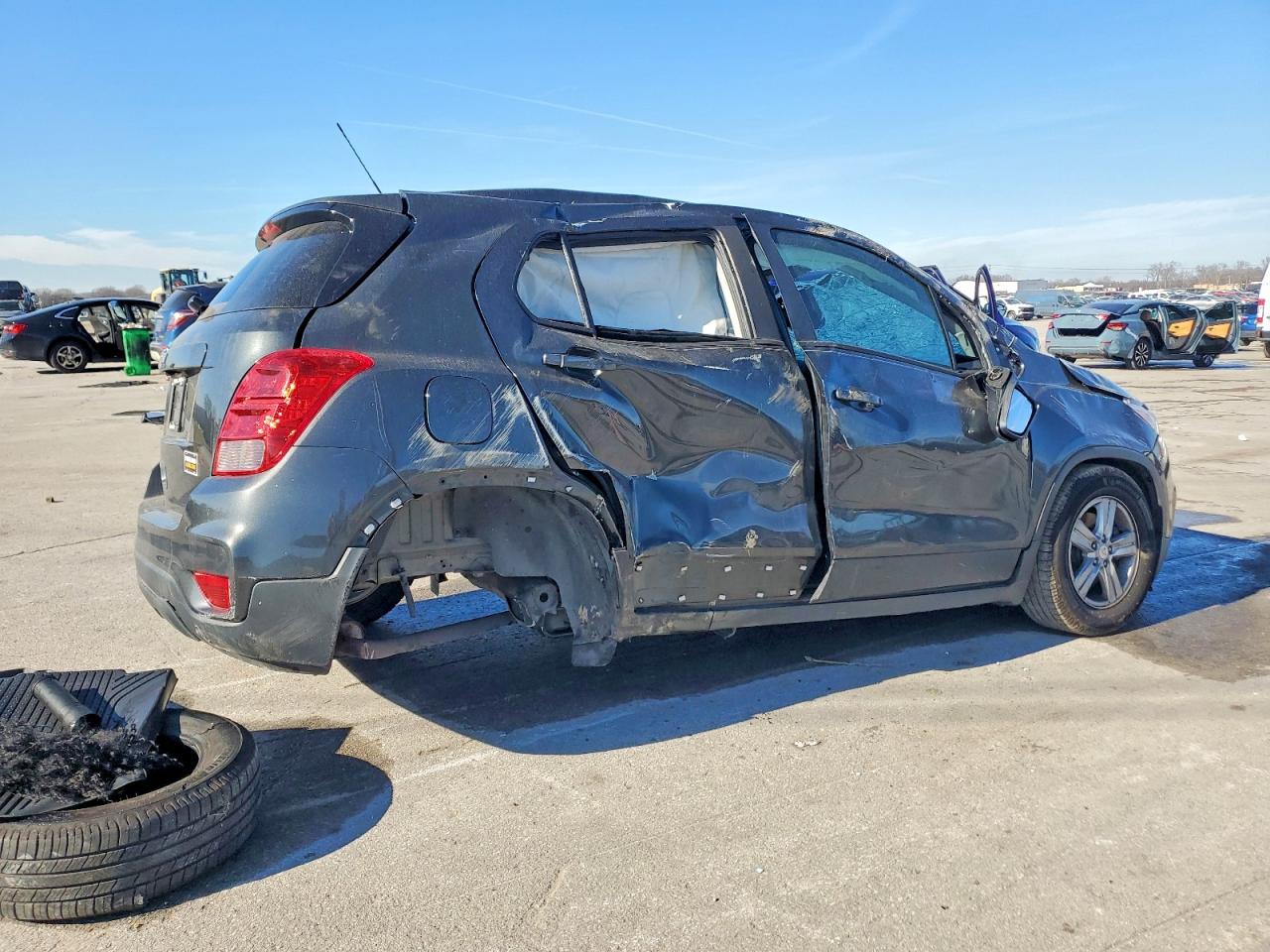 2019 CHEVROLET TRAX LS photo 3