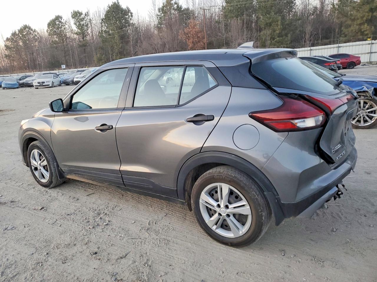 2022 NISSAN KICKS S photo 2