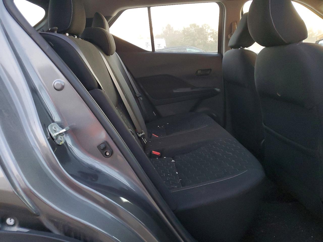 2022 NISSAN KICKS S photo 11