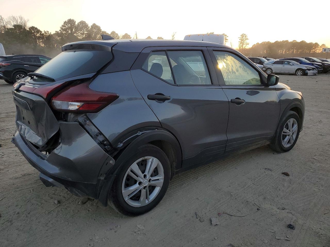 2022 NISSAN KICKS S photo 3